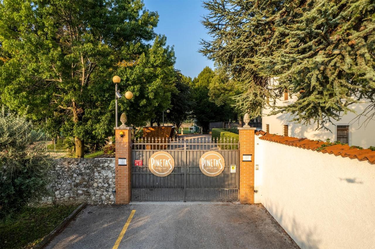 Hotel Villa I Pini Malo  Exterior foto